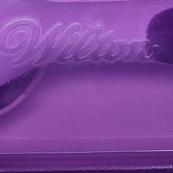 🥳 3/$30 Wilton Detail Fondant Embosser Set - Picture 6 of 8